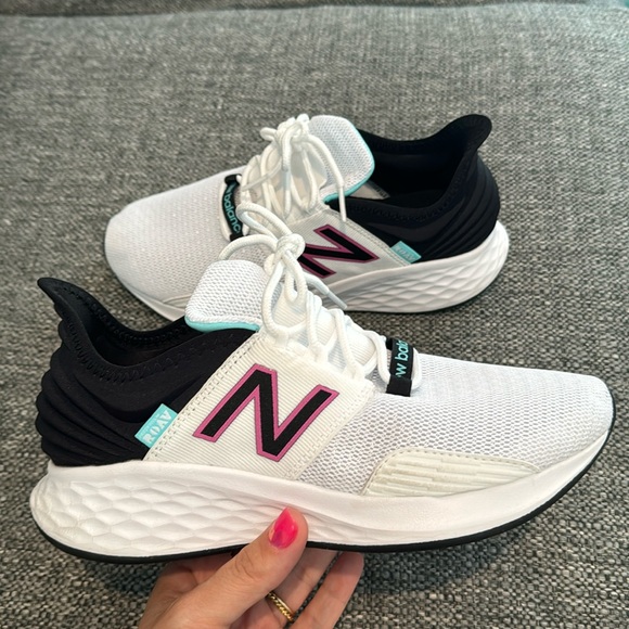 New Balance Fresh Foam Roav V1 Sneaker 8 Wide - Picture 3 of 3